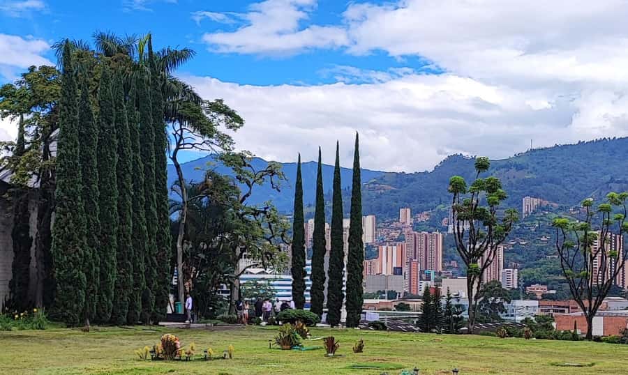 Medellín: Pablo Escobar Historical Tour Complete Experience - Parque de la Inflexión and the Monaco building: how Medellín reuses the past