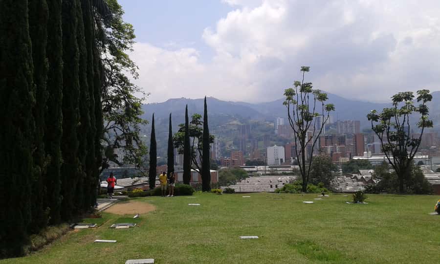 Medellín: Pablo Escobar Jail Private Tour - Escobar’s self-designed prison: what it teaches you about control