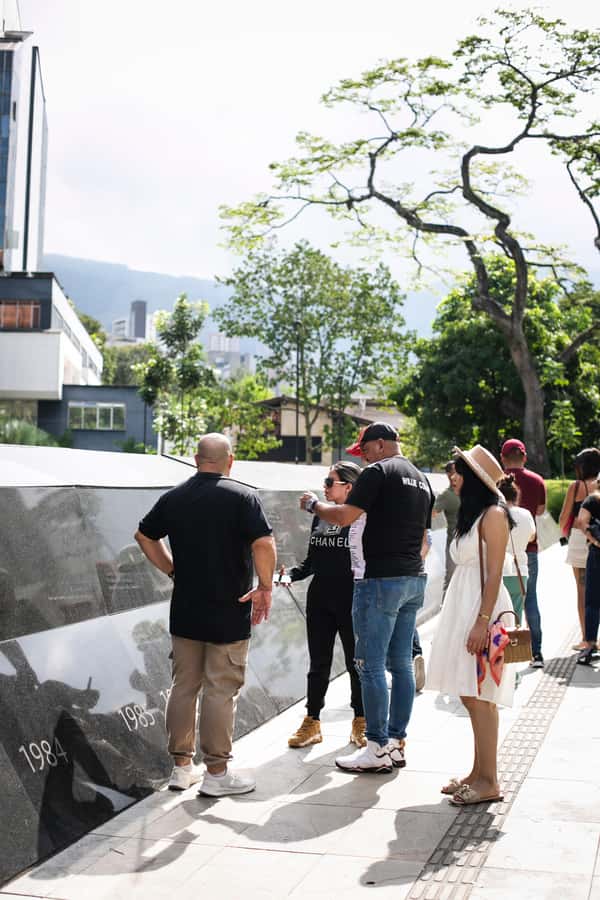Medellín: Pablo Escobar Tour incl. museum & transportation - Guatapé photo time: how to plan if it’s on your schedule