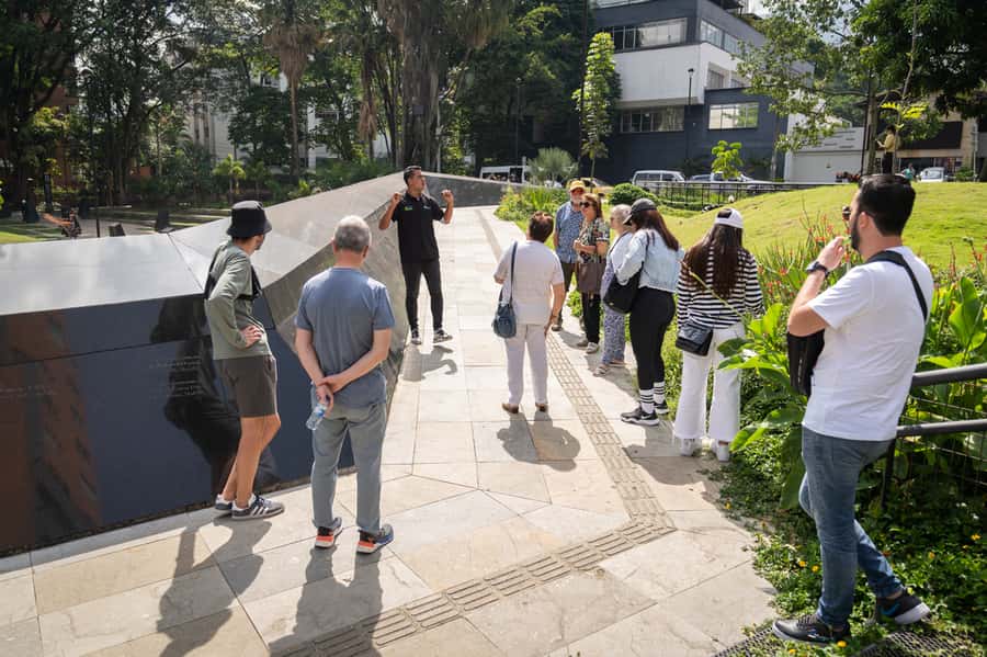 Medellín: Pablo Escobar Tour incl. museum & transportation - Montesacro Cemetery: the burial sites that anchor the legend