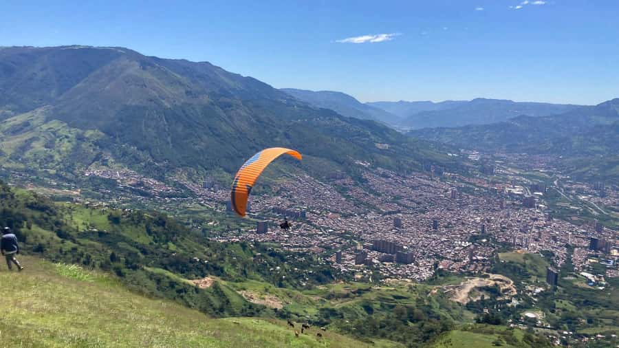Medellín Paragliding - Go Pro Included - Medellín Paragliding: The San Félix Jump Off Point