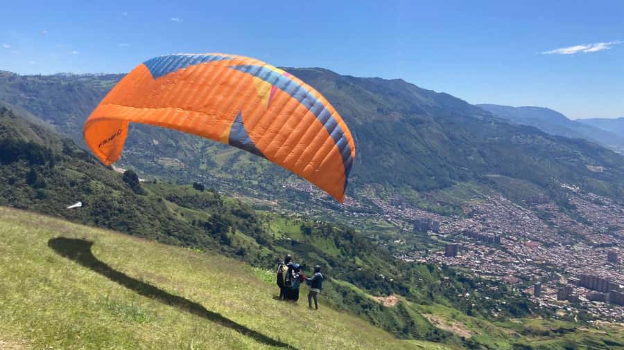 Medellín Paragliding - Go Pro Included - Hotel pickup and the air conditioned drive that sets the tone