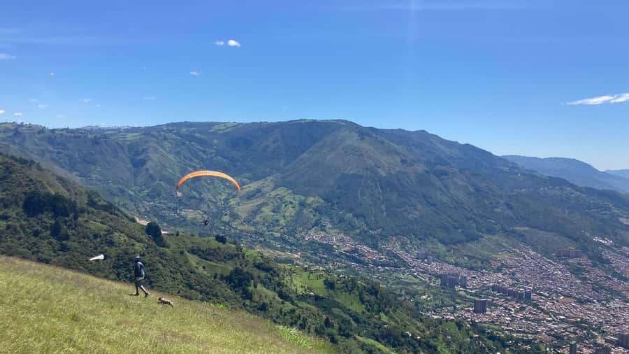Medellín Paragliding - Go Pro Included - Flying over Medellín: what the time in the air feels like