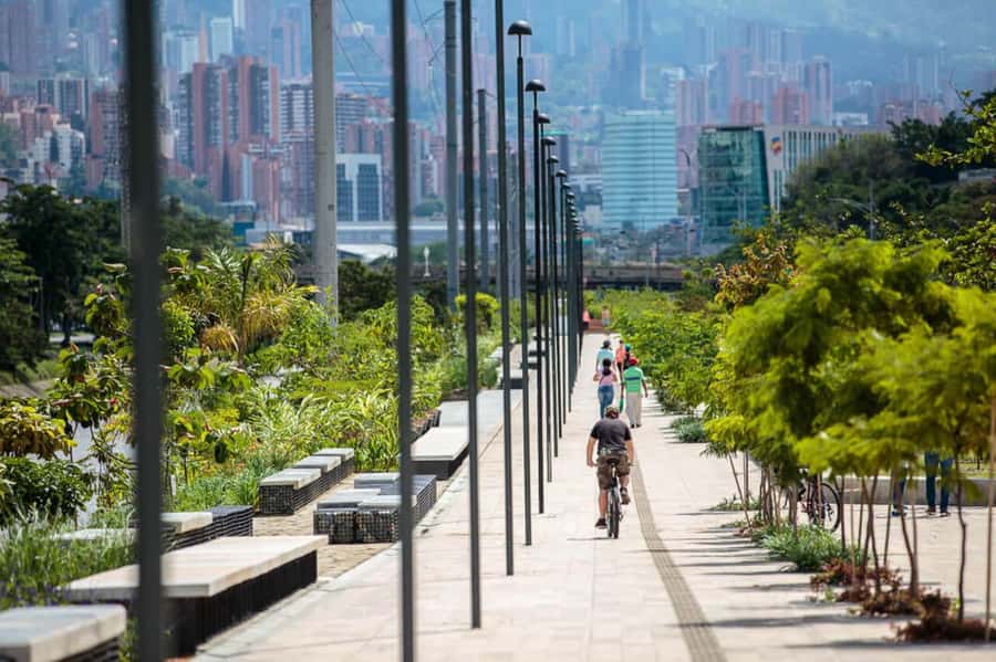 Medellín: Private City Tour and Comuna 13 Tour - Practical tips so the day feels smooth