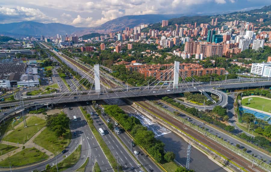 Medellín: Private City Tour with Metrocable and Comuna 13 - Logistics that matter: comfort, weather, and small rules