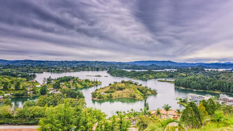 Medellín: Private Guatapé Tour w/ Breakfast, Lunch & Cruise - From Medellín to Guatapé: how the day starts right
