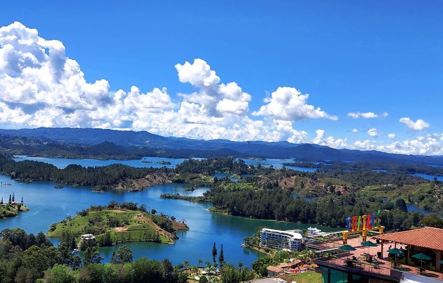 Medellín: Private Guatapé Tour w/ Breakfast, Lunch & Cruise - Breakfast, lunch, and the pace that keeps you smiling