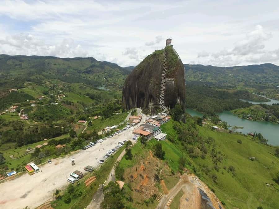 Medellín: Private Guatapé with Peñol Tickets and Boat Ride - From Medellín to Guatapé in One Day: What Makes It Click