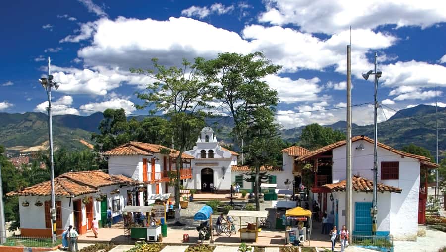 Medellín: Private Pablo Escobar and City Tour - Key moments that make this tour worth your time