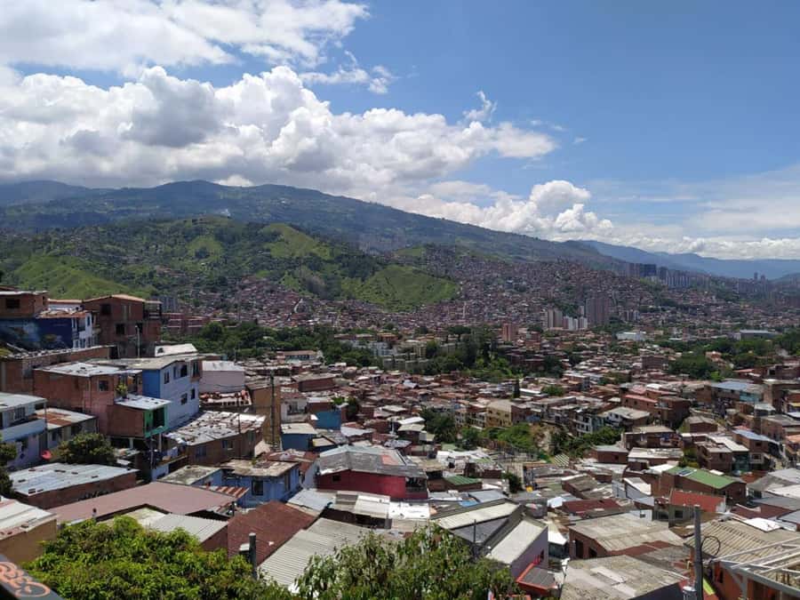 Medellín: Private Pablo Escobar and Comuna 13 Tour - Stop 2: Parque Conmemorativo Inflexión and the memorial to victims