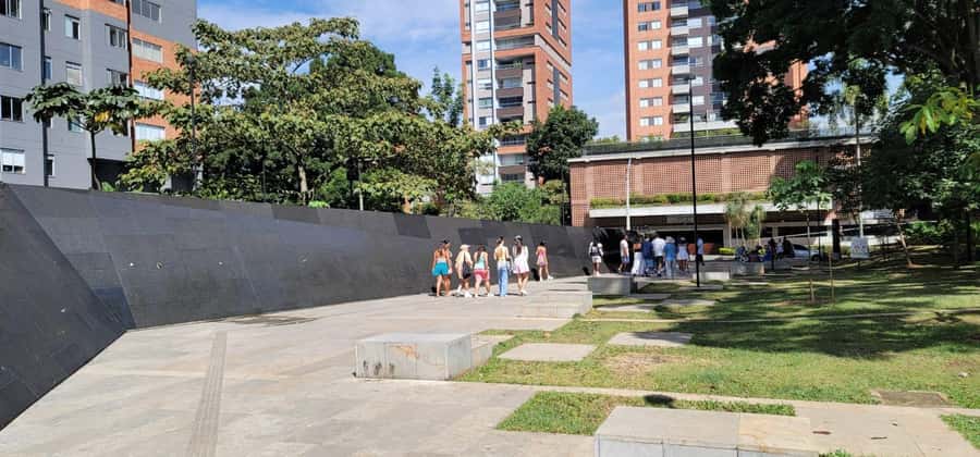 Medellín: Private Pablo Escobar and Comuna 13 Tour - What you learn that you do not get from a movie version