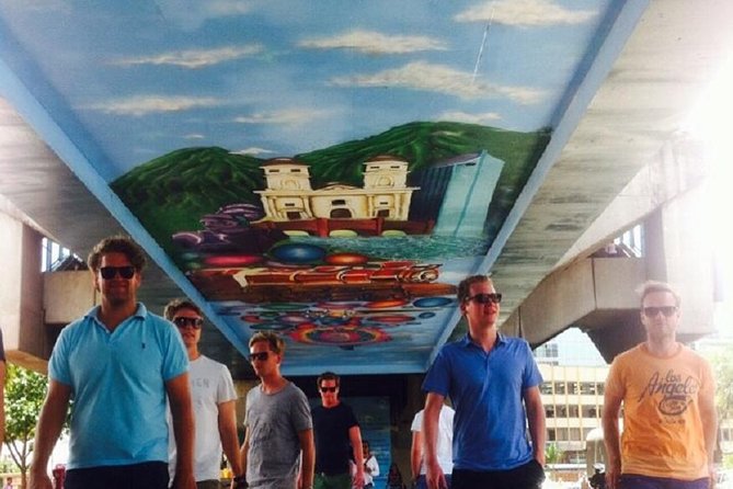 Medellin Street Art Tour - Escaleras Electricas De La Comuna 13: photographing infrastructure that helps locals
