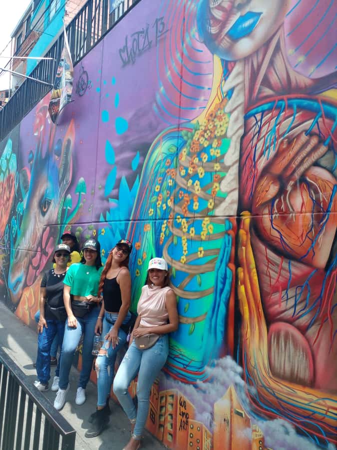 Medellin: Tour Pablo Escobar y Comuna 13 Privado - Practical Tips to Make the Day Smoother
