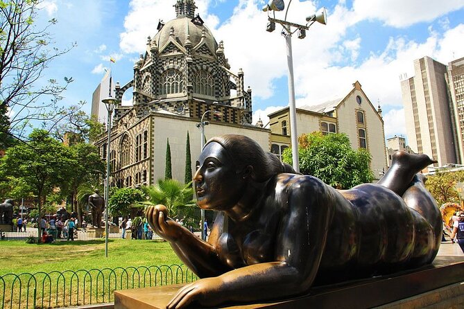 Medellín Tour: Themed Vehicles, Tram Ride and Metrocable - Getting Oriented in Medellín, Using Metro and Metrocable