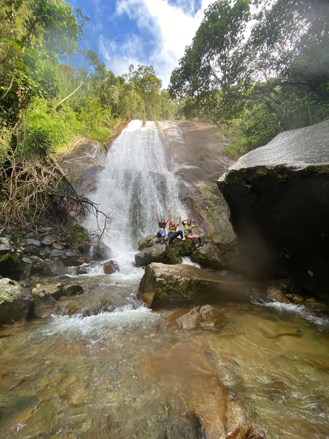 Medellin: waterfalls and naturals poolls tour - Stop 1: Choosing Your Pickup Spot and Finding the White SUV