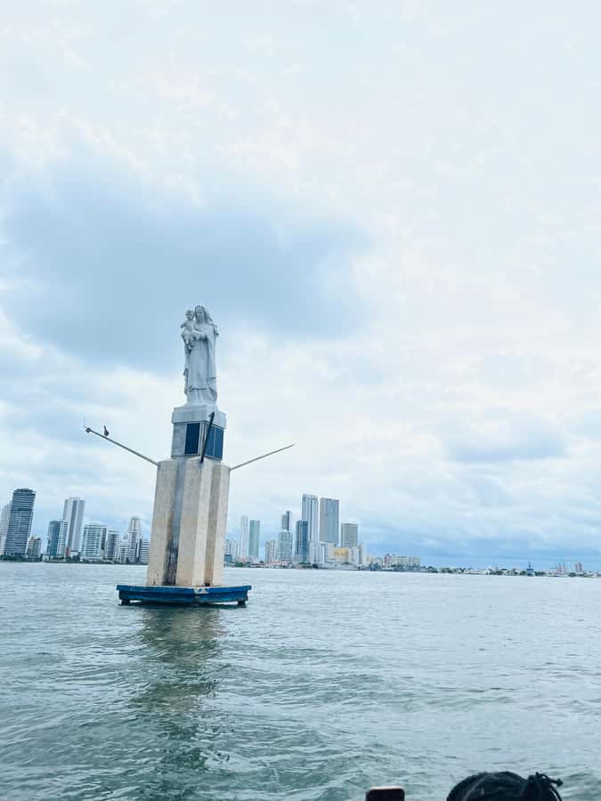Nightlife: sunset boat party + tour of the old town - Two hours on the bay: open bar, music, games, and real sunset views