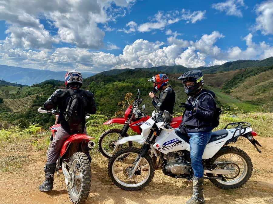 Off-road motorcycle adventure through the Medellín mountains - Finding the start point in El Poblado, Master Rent a Car