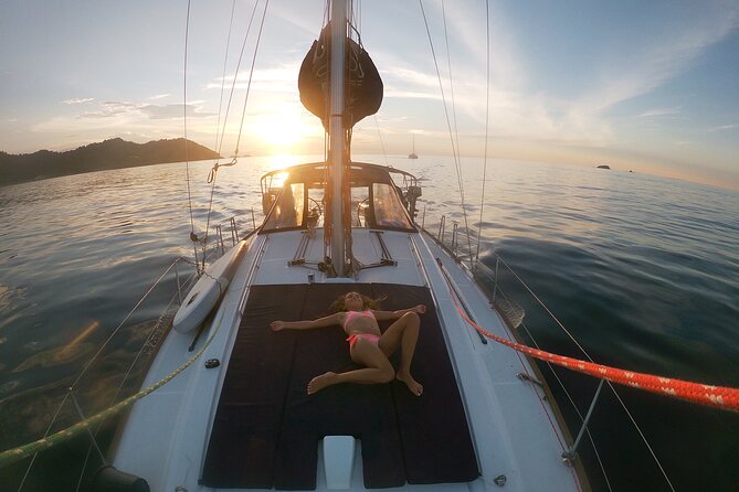 One amazing day in a private recent sailing boat in the Tayrona Park. The best sail trip from Santa Marta! - The morning plan: 10:30 start, sail out, arrive by noon