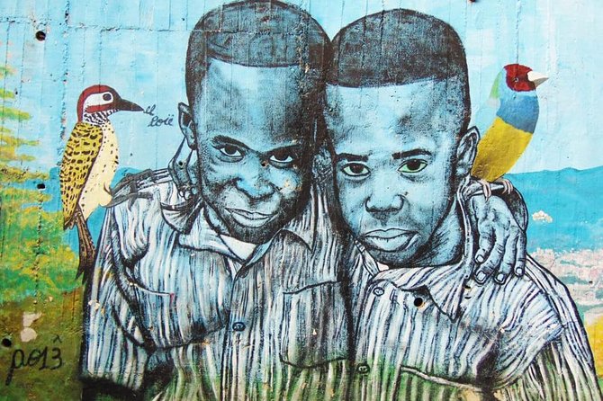 Pablo and Comuna 13 with Cable Car - Comuna 13 at Escaleras Electricas: graffiti, stairs, and real neighborhood energy