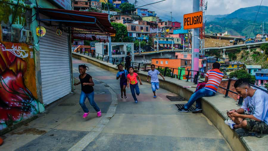 pablo, comuna 13 & cable car express tour - Price and value for a 4-hour Pablo Escobar and Comuna 13 tour