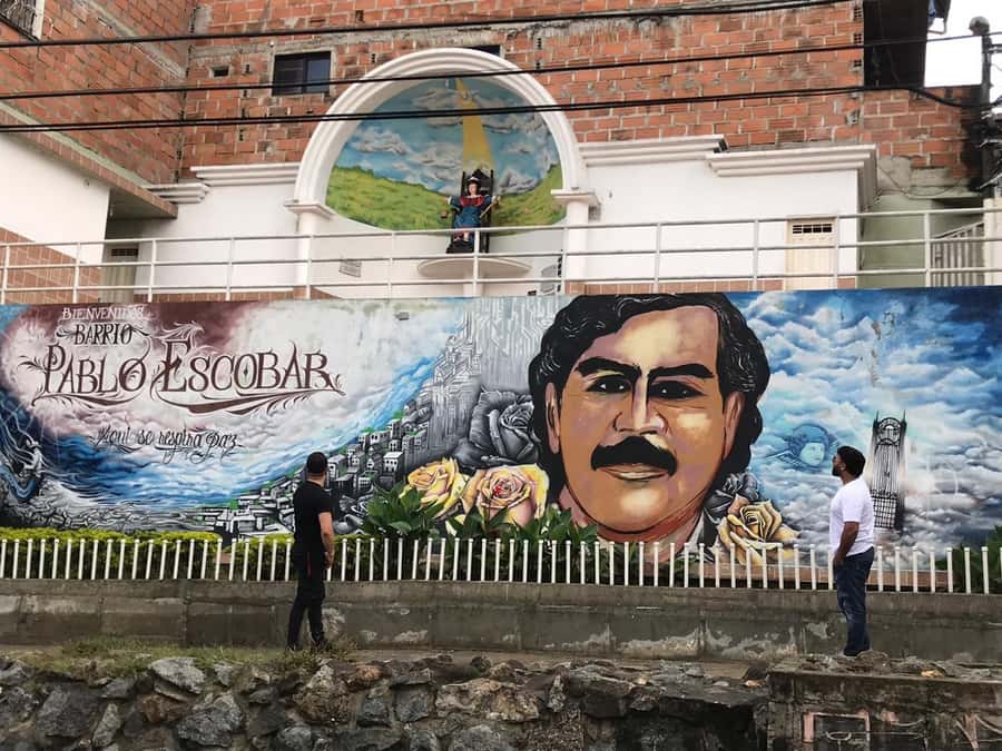 pablo, comuna 13 & cable car express tour - Metro and Medellín’s transportation story: why the guide emphasizes transit