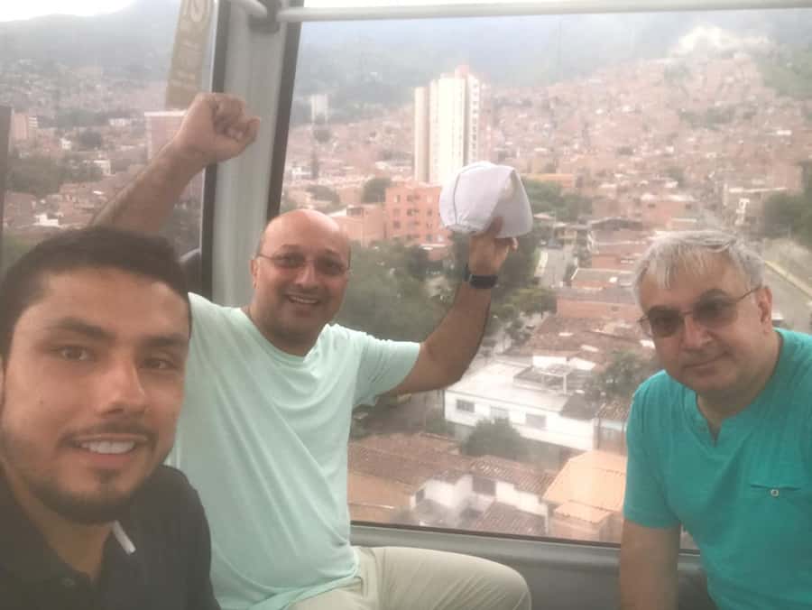 pablo, comuna 13 & cable car express tour - What the tour feels like in real time (rain included)