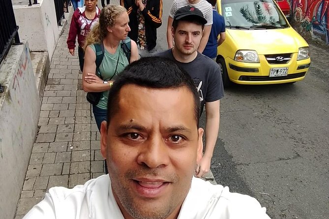 Pablo Escobar and Comuna 13 Small-Group Half-Day Tour - Stop 3: Escaleras Electricas de La Catedral and the Comuna 13 viewpoints