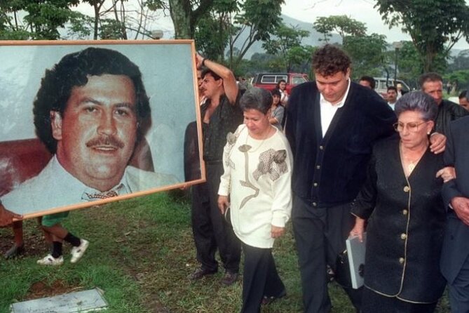 Pablo Escobar Tour between History and Museum in Medellin - Stop 2: Los Olivos neighborhood and the roof tied to Escobar’s last days