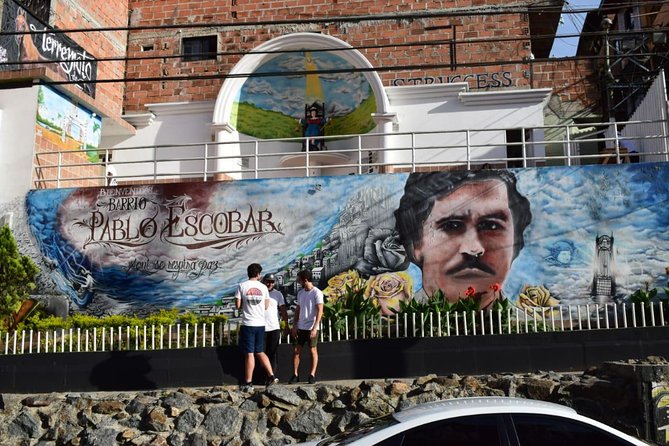 Pablo Escobar Tour : Museum, History and Beer - The guides: Kevin, Alejandro, Juan, Carlos, and the difference it makes