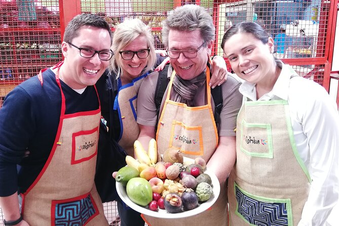 PALOQUEMAO MARKET FOOD TOUR. EXOTIC FRUIT. LOCAL SNACKS. /Min 2 pax - Key things I’d circle before you book