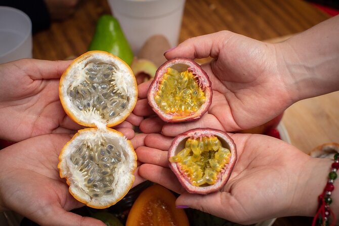 PALOQUEMAO MARKET FOOD TOUR. EXOTIC FRUIT. LOCAL SNACKS. /Min 2 pax - Your 3-hour flow: breakfast first, then fruit tastings around the market