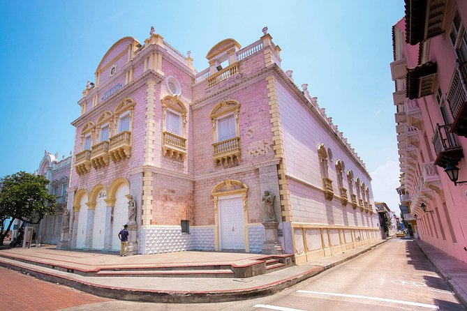 Panoramic & Shopping - A 2.5-hour Cartagena sampler that actually moves