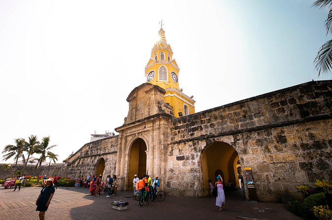 Panoramic & Shopping - Torre del Reloj, Santo Domingo, and Catedral Santa Catalina quick hits