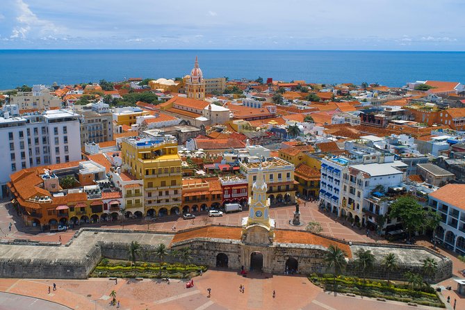 Panoramic & Shopping - Panoramic drive plus the Walled City walk and 20 minutes to shop