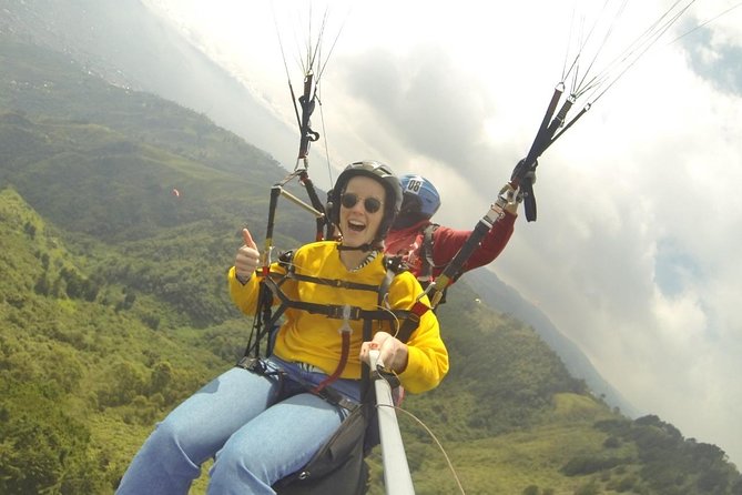 Paragliding Adventure with Transportation and Gopro Videos HD - Flying Above Medellín and Bello: What the 15 Minutes Actually Delivers