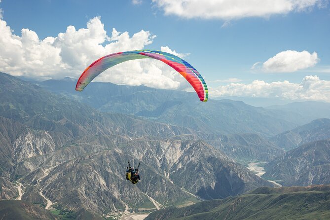 Paragliding experience in the Chicamocha Grand Canyon - Pilot-Led Flight and the Equipment You Get