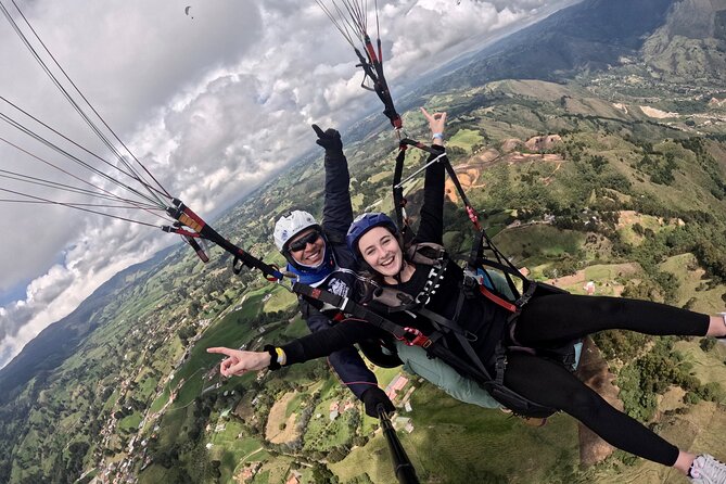 Paragliding flight in Medellin - Medellin paragliding over the Aburrá Valley is the real deal