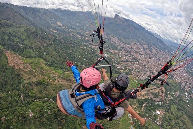 Paragliding flight in Medellin - What’s included in the $54 price, and what costs extra
