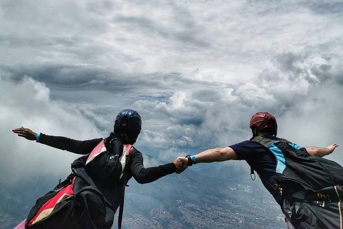 Paragliding in Medellin Includes GoPro and Pick up & Drop off - A note on guides and pilots, the human part that makes it work