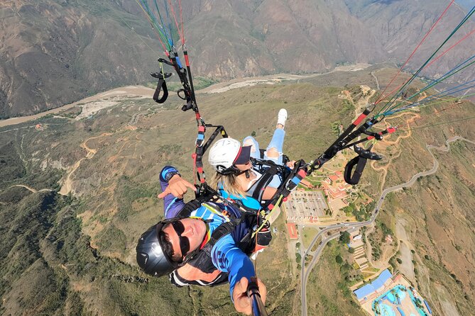 Paragliding in the grand canyon of chicamocha - How the morning runs, from pickup to return around 1:30 pm