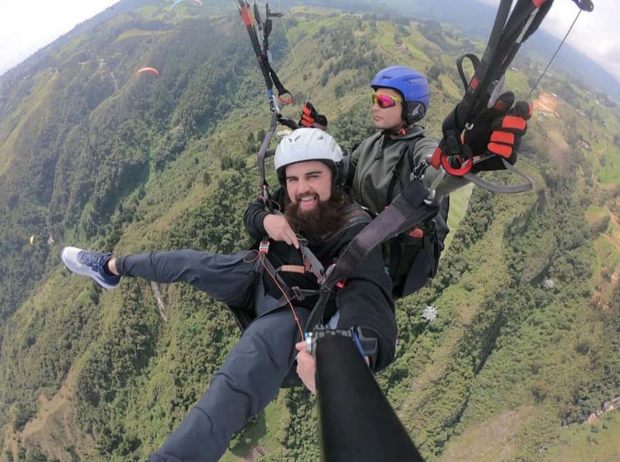 Paragliding Medellin with Transportation and free Videos - The 15-minute flight over Medellin and Bello: your big aerial moment