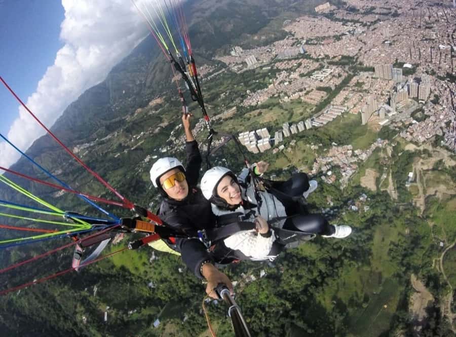 Paragliding Medellin with Transportation and free Videos - Hotel pickup to San Felix: transportation that keeps your day simple