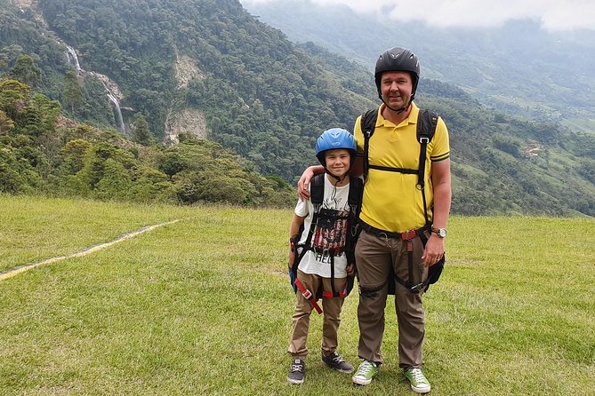 PARAGLIDING over giant waterfalls private tour (optional Guatape) from Medellin - Flight time, wind, and the real meaning of the 10–15 minute promise