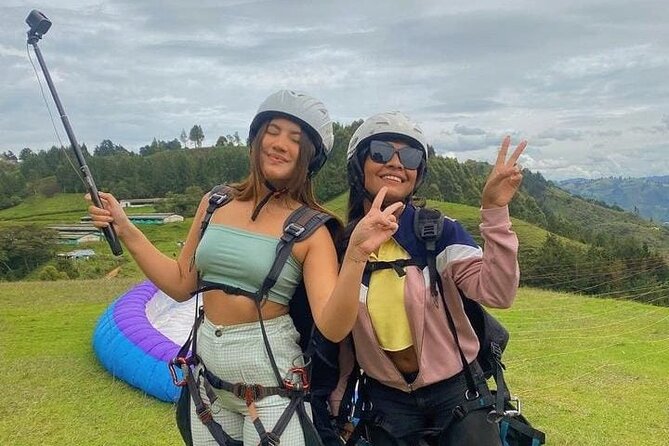 Paragliding over Medellin with HD Video and Pickup - Morning Pickup Through Medellin to San Felix