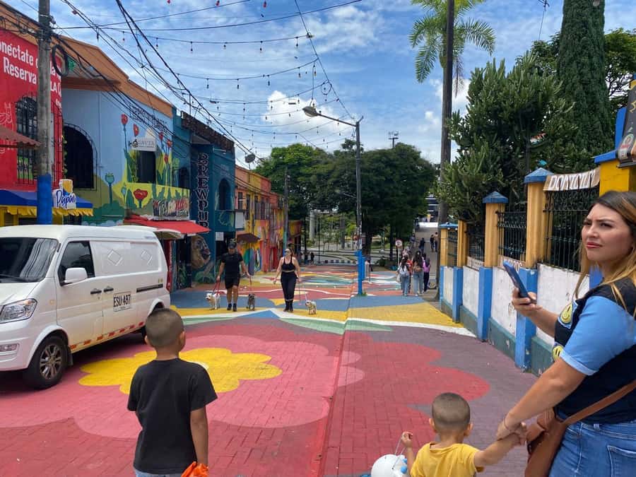 PEREIRA: PRIVATE TOUR OF MAIN SQUARES, HISTORICAL SITES + LOOKOUT POINT - Victory Square and Calle del Encuentro, The Walking Part That Makes It Real