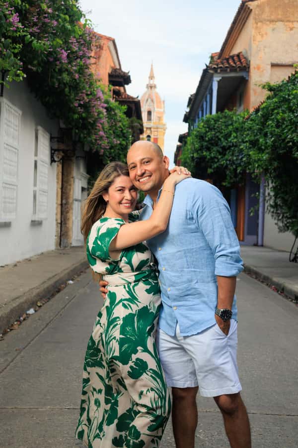 photo session through the streets of cartagena - Meeting at Plaza de la Trinidad, then heading straight to the art
