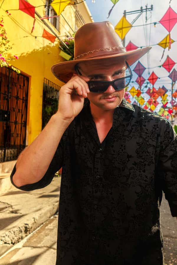 photo session through the streets of cartagena - Stop 1 and Stop 2: Plaza de la Trinidad as your start and finish