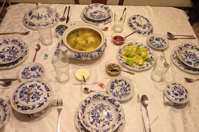 Plaza Minorista Tour and Home Cooking in Medellín with Daniela - Start time and meeting point: how to plan your morning in El Poblado