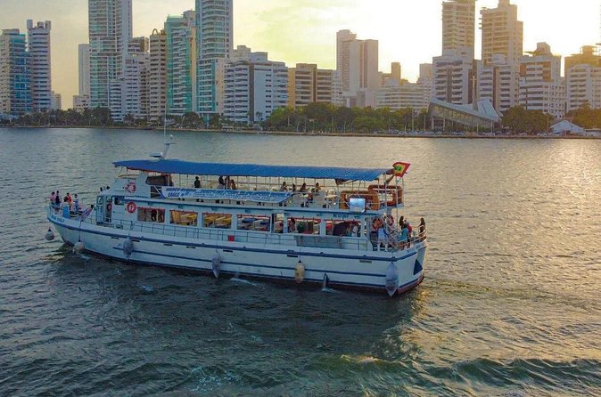 Premium Cruise Tour in Cartagena with Sunset and Open Bar - Entertainment on board: DJ, dancers, dance classes, and a contest