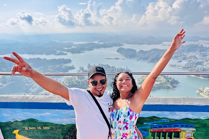PREMIUM Guatapé Tour: Rock, Luxury boat ride, Meals & Llamas - Replica of Old Peñol: quick photos, colonial details, big dam views